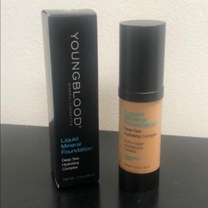 YOUNGBLOOD; Liquid Mineral Foundation 1FL: Suntan